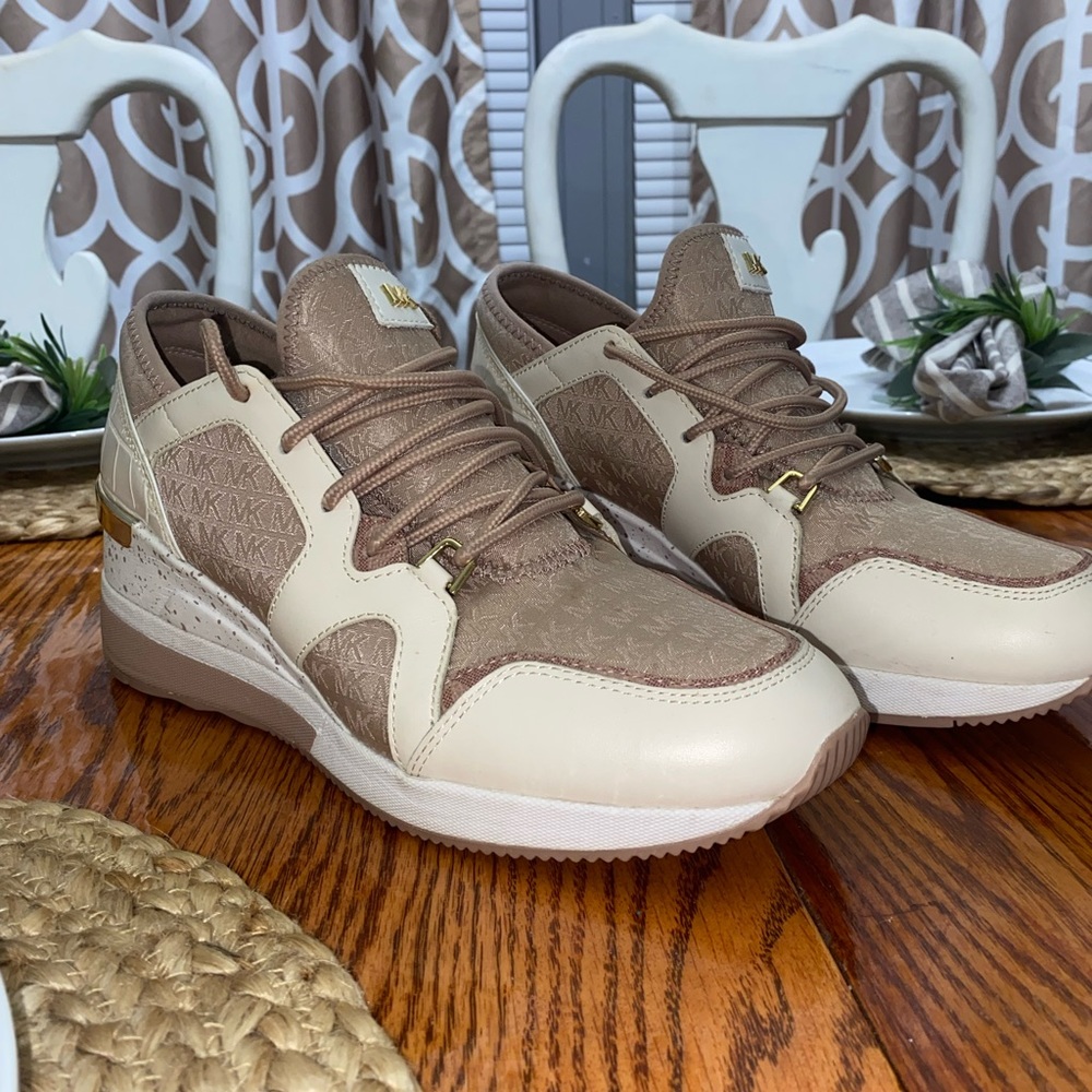Michael Kors shoes size 8.5 only wore 2x like new